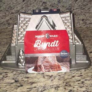 NWT. Nordic Ware Gingerbread Bundt Cake Pan